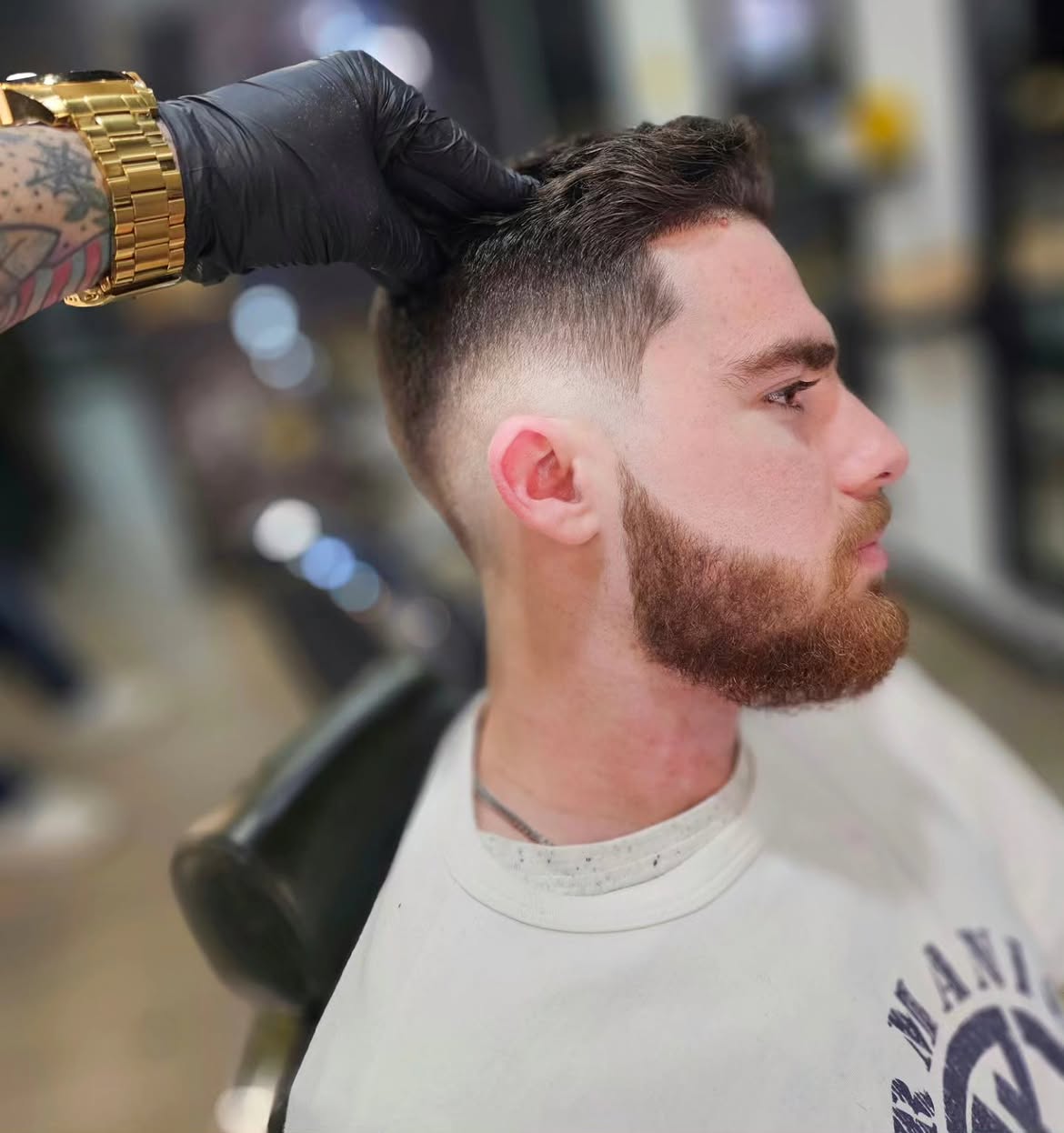 Fade alto com barba